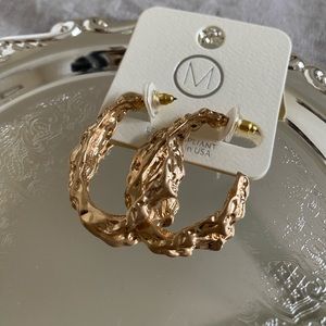 Gold crinkle hanging earrings